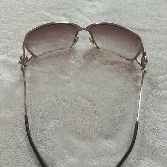Guess Gradient Sunglasses - Picture 4 of 7